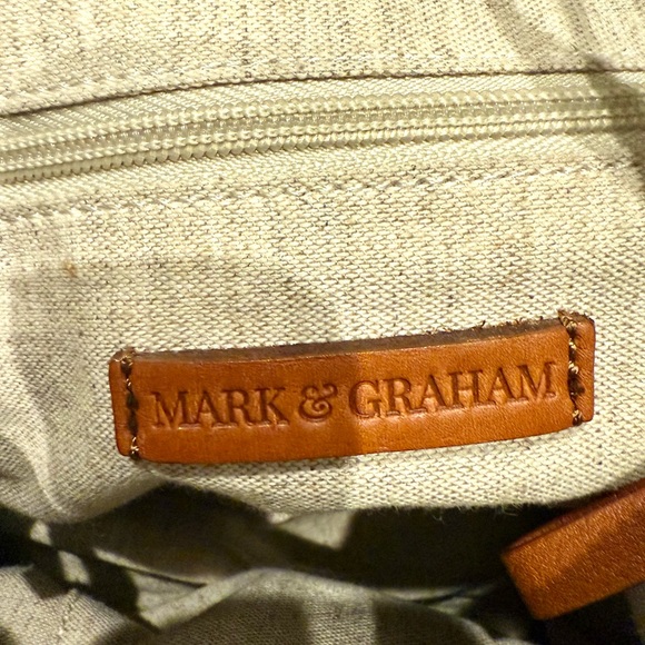 Mark & Graham Brooklyn Crossbody bag - Picture 7 of 9